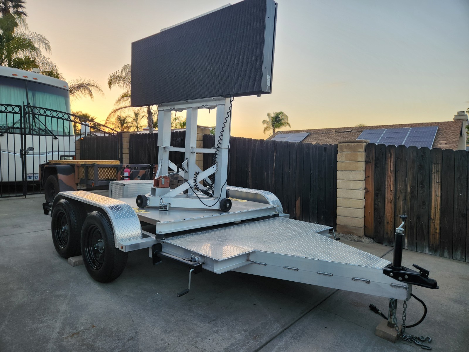 SIGNS PLUS LED MOBILE SIGN TRAILER (COLORLIGHT SYSTEM)