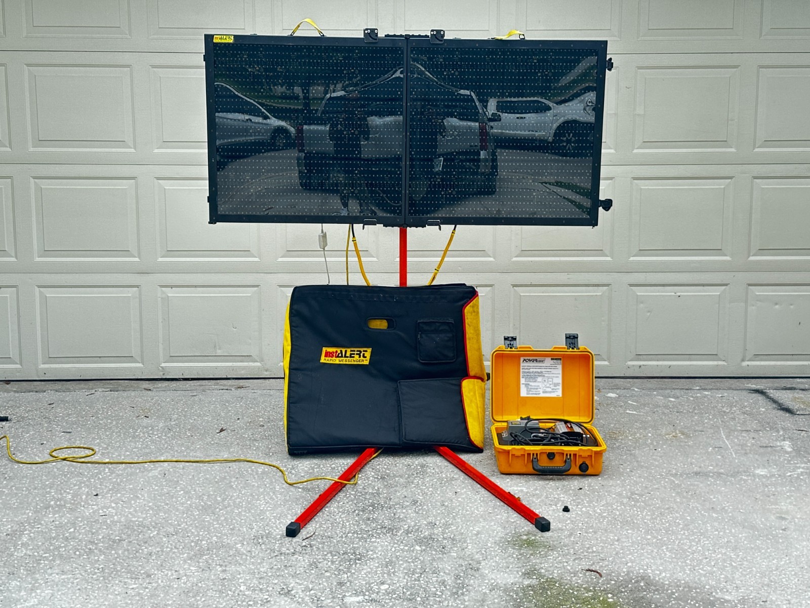 INSTALERT RAPID INSTANT MESSENGER LED DISPLAY SIGN + TRIPOD + BATTERY + SOFTWARE