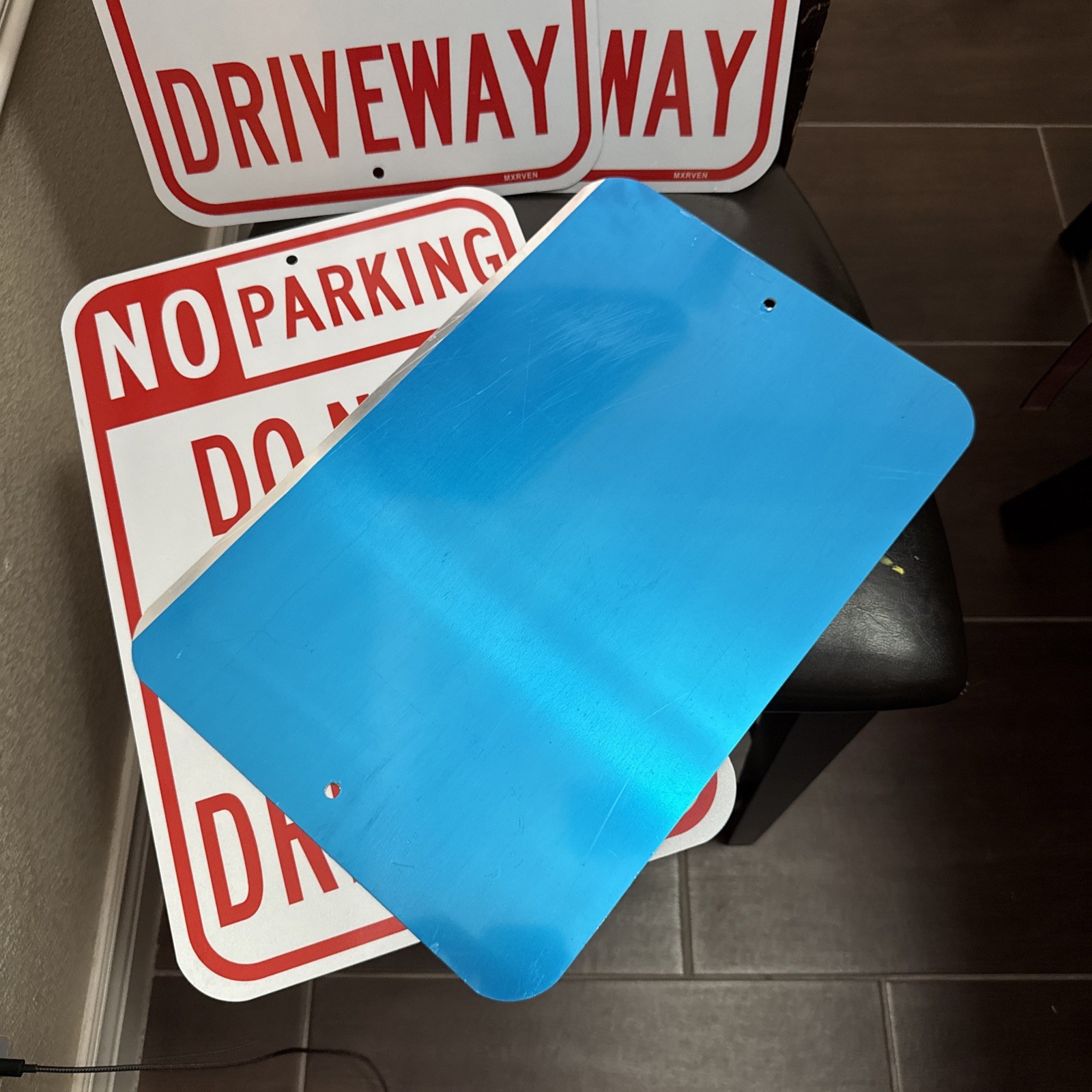 4 Pk No Parking Do Not Block Driveway Sign 12x 18 Inches Aluminum Red Metallic