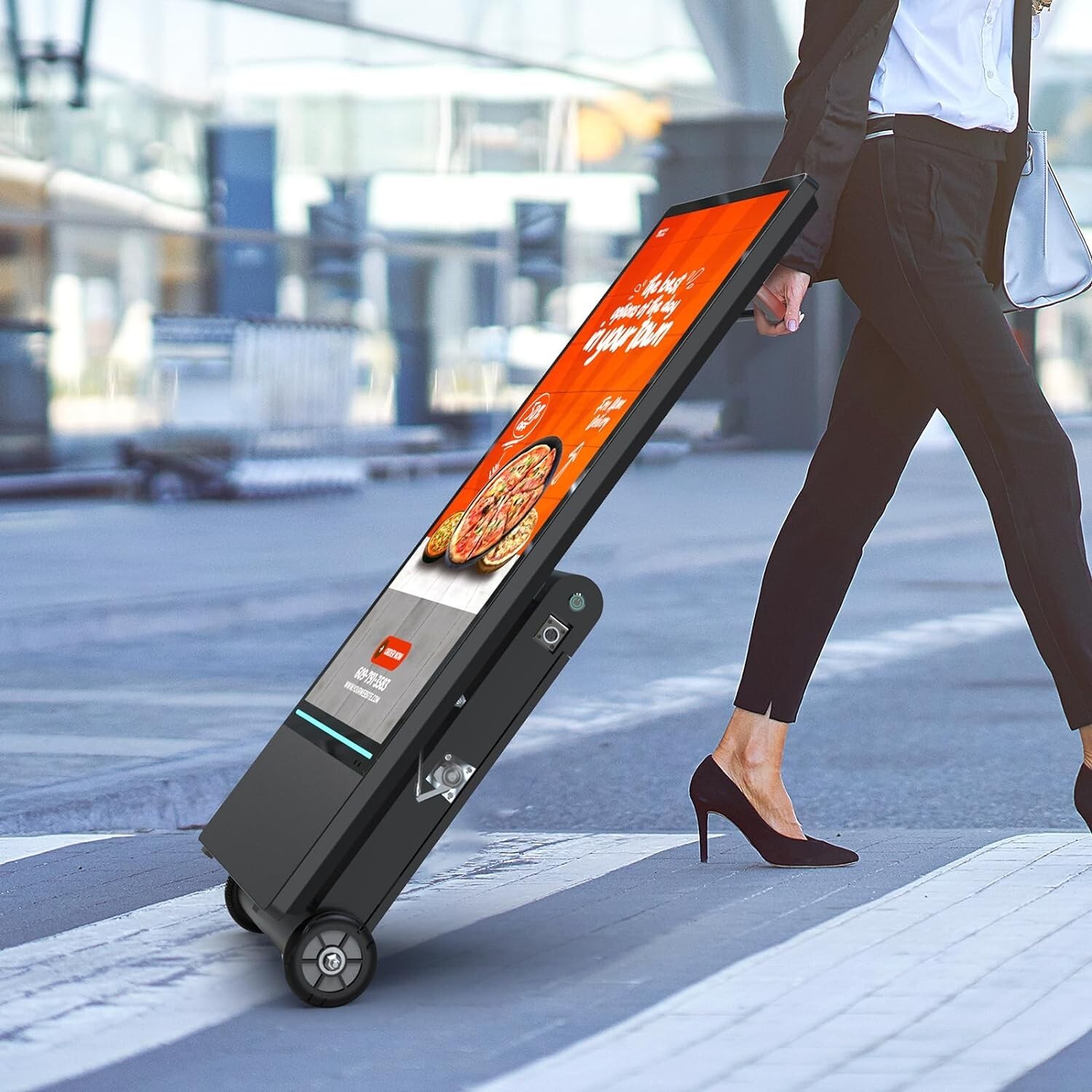43 inch Rechargeable Portable Outdoor Digital Signage Displays IP55 Waterproof