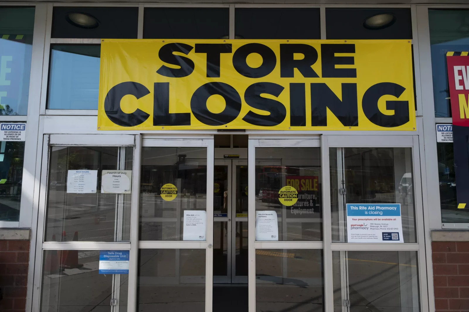 Store Closing Sign Banner Yellow 10ft x 3ft