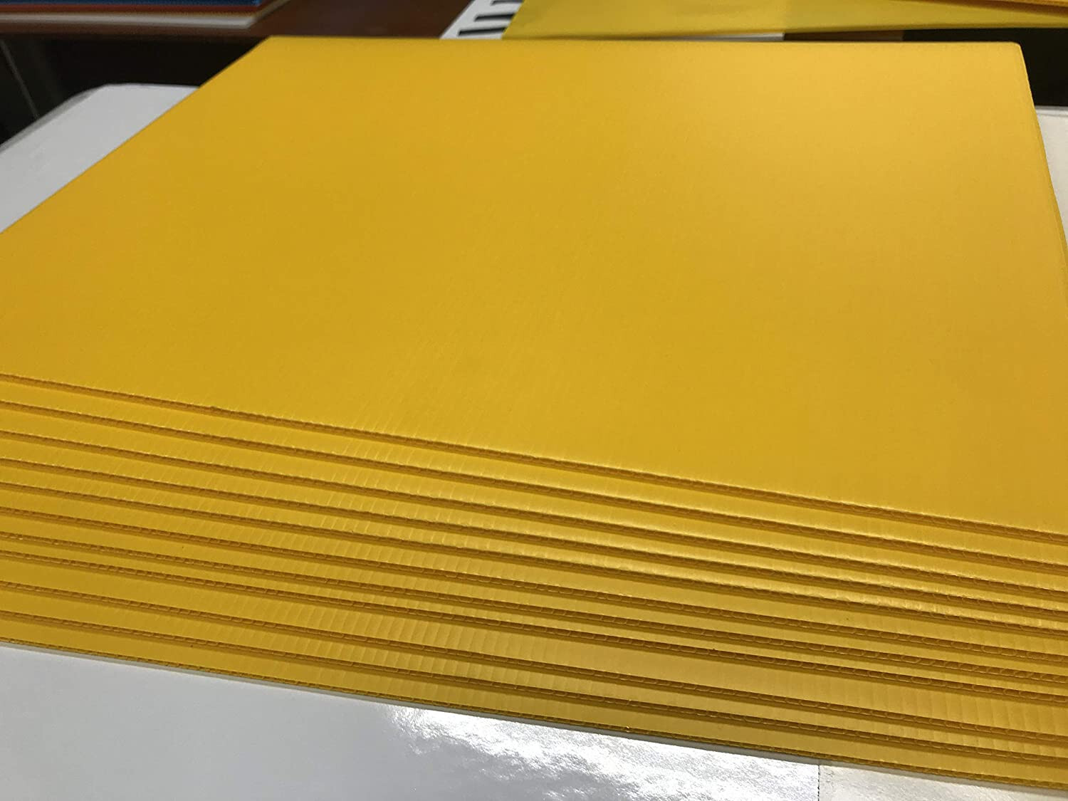 50 Blank Signs YELLOW 18″ x 24″ x 4 mm corrugated plastic, bundles of 50 pieces