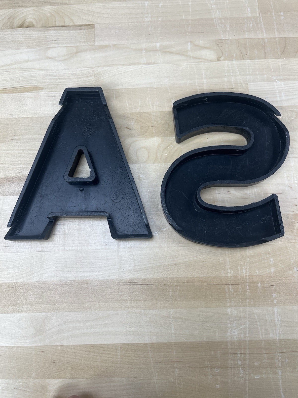 Wagner Sign Group Inc. 6″ Slotted Black Plastic Exterior Sign Letters