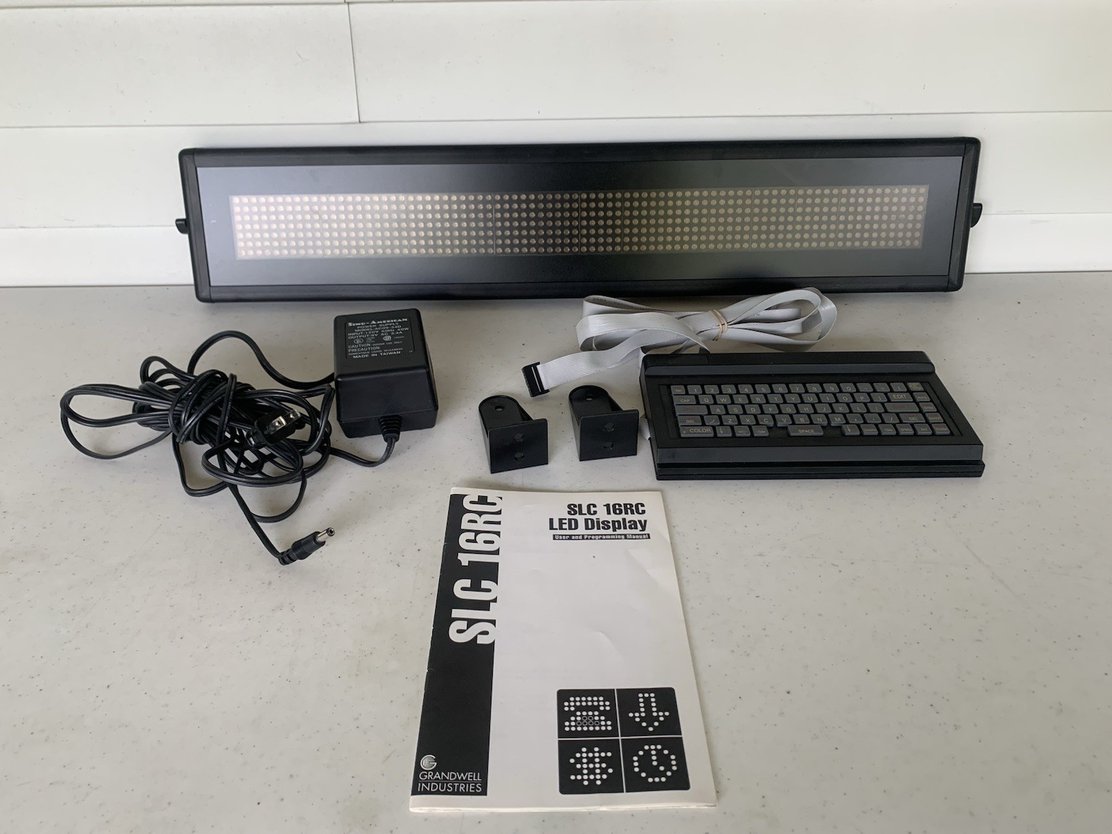 🔥 Scrolling LED Programmable Indoor Sign 3 Colors w/Keyboard BRAND NEW IN BOX!