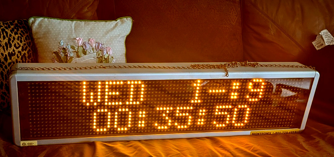 VINTAGE SIGNTRONIX PROGRAMMABLE 2 LINE LED INTERIOR SIGN 40″x 7.72″ x 4.5″