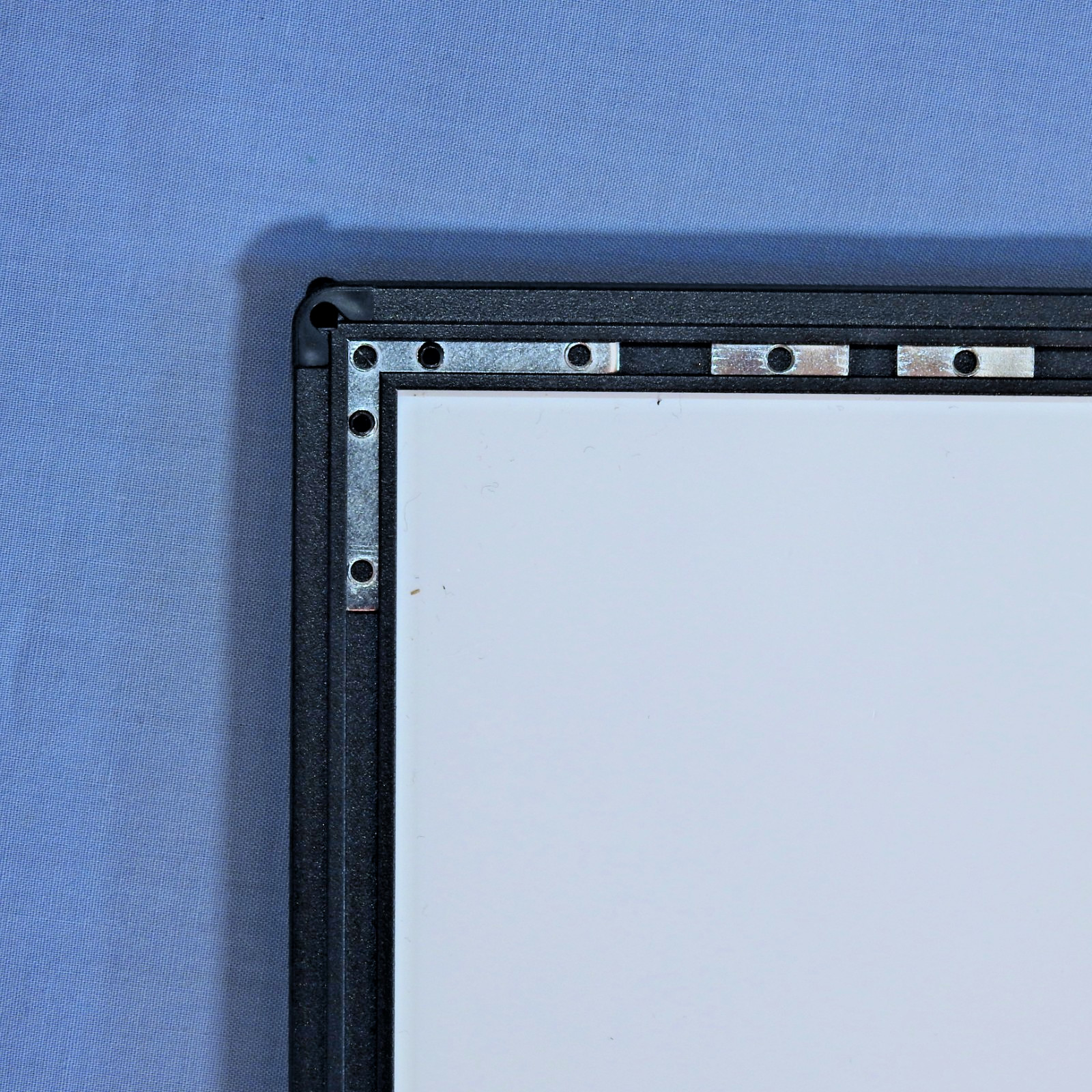 LED Poster Frame 16″ x 24″ with RF Remote – Fits 15x 23 Posters – FAST SHIPPING