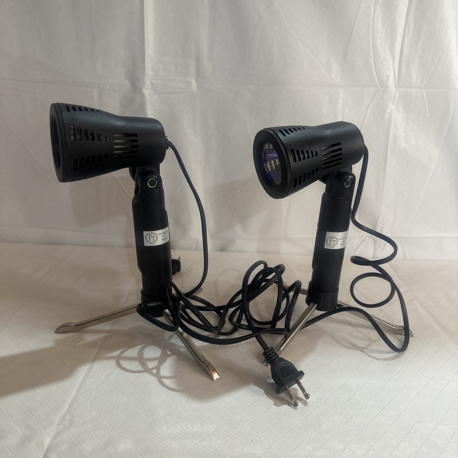 Set Of 2 LED Light Box Lamps Single Bulb Photos Adjustable Plug In Read