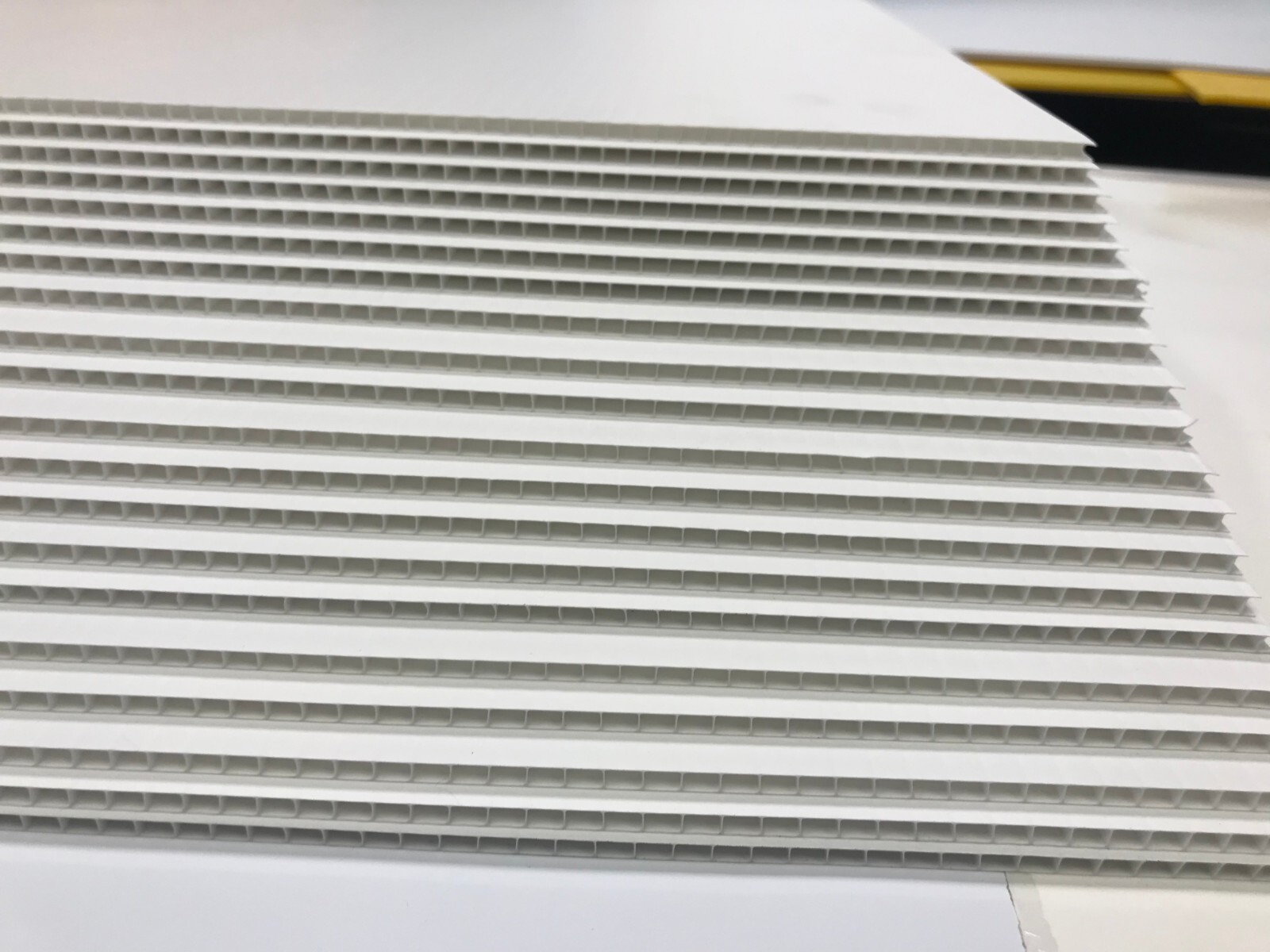 10 Pack Blank Signs 18″ x 24″ x 4 mm corrugated plastic, bundles of 10 pieces