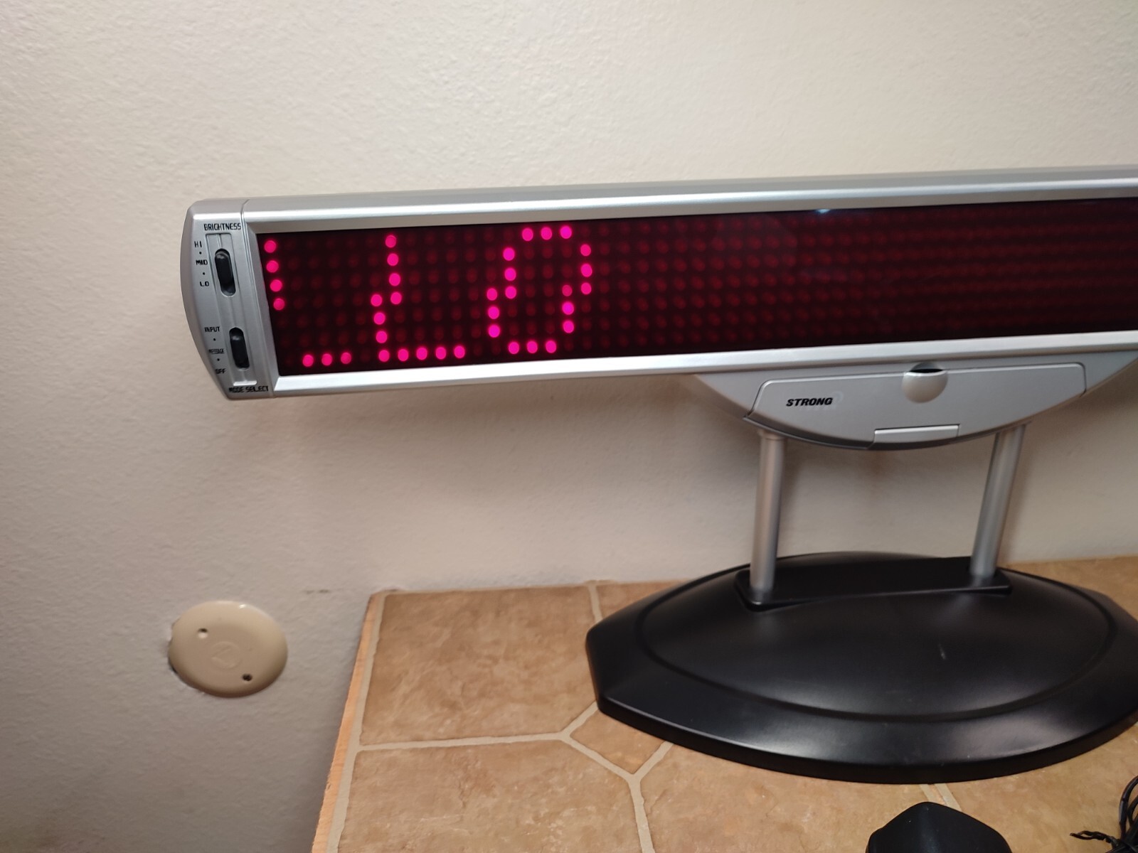 GM LIGHT 947 Electronic Big Message Billboard 30″ x 6″ x 2.5″ w/ Power