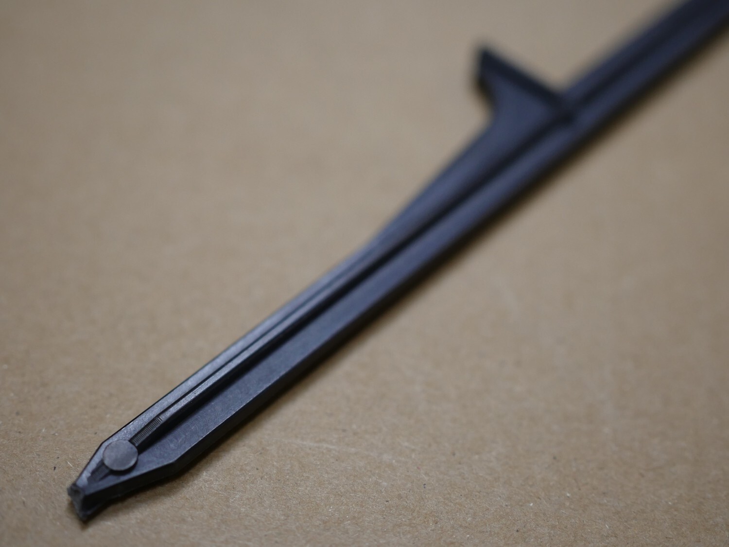 18″ Clip Stick – Lawn Stake, Turf Stake, Posting Stakes – 500ct carton