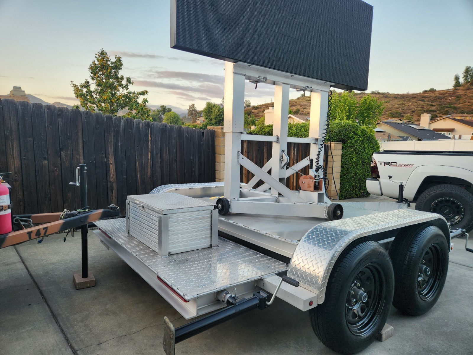 SIGNS PLUS LED MOBILE SIGN TRAILER (COLORLIGHT SYSTEM)