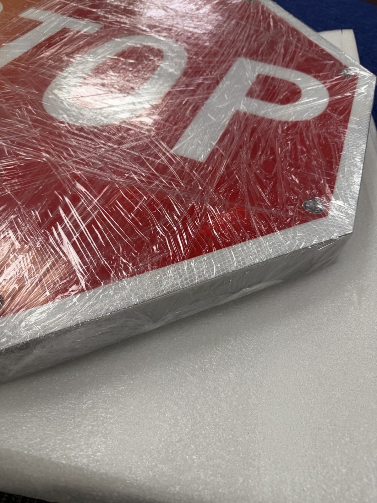 🇺🇸🇺🇸Solar Powered LED Flashing Stop Sign, 30 X 30 Aluminum Sign.