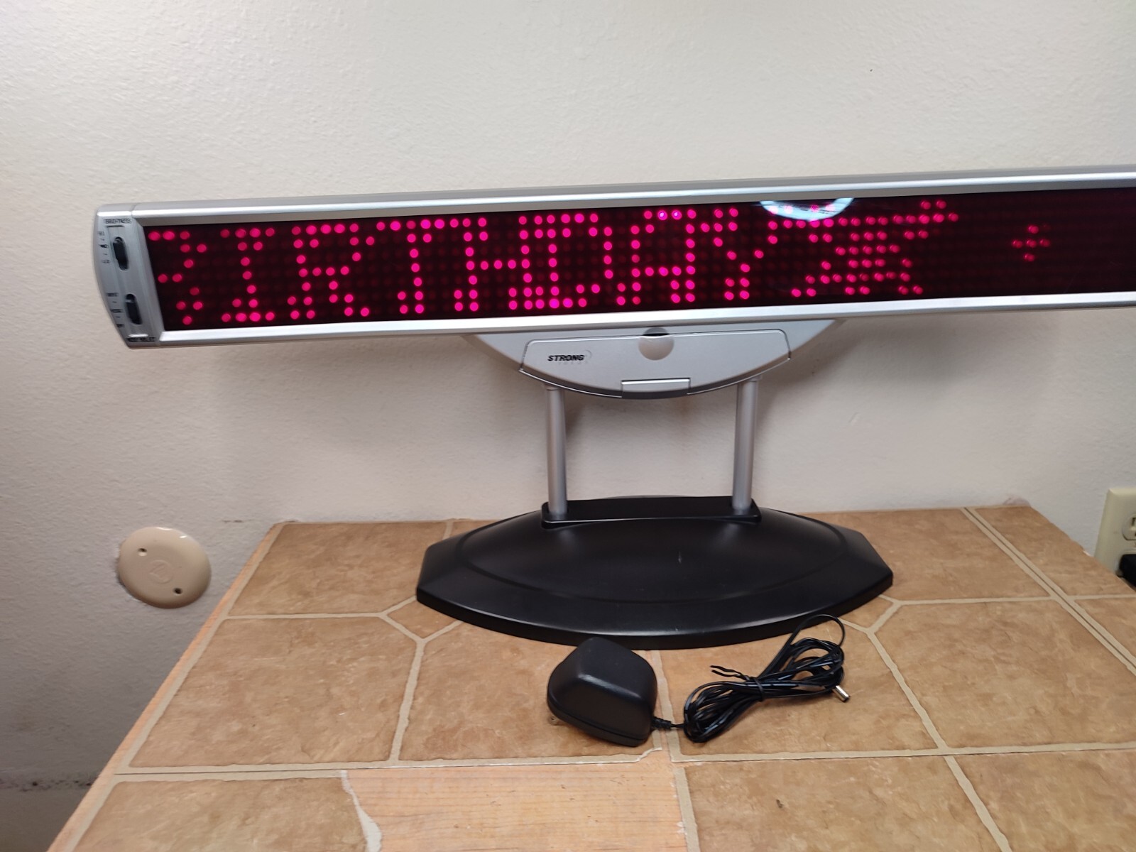 GM LIGHT 947 Electronic Big Message Billboard 30″ x 6″ x 2.5″ w/ Power