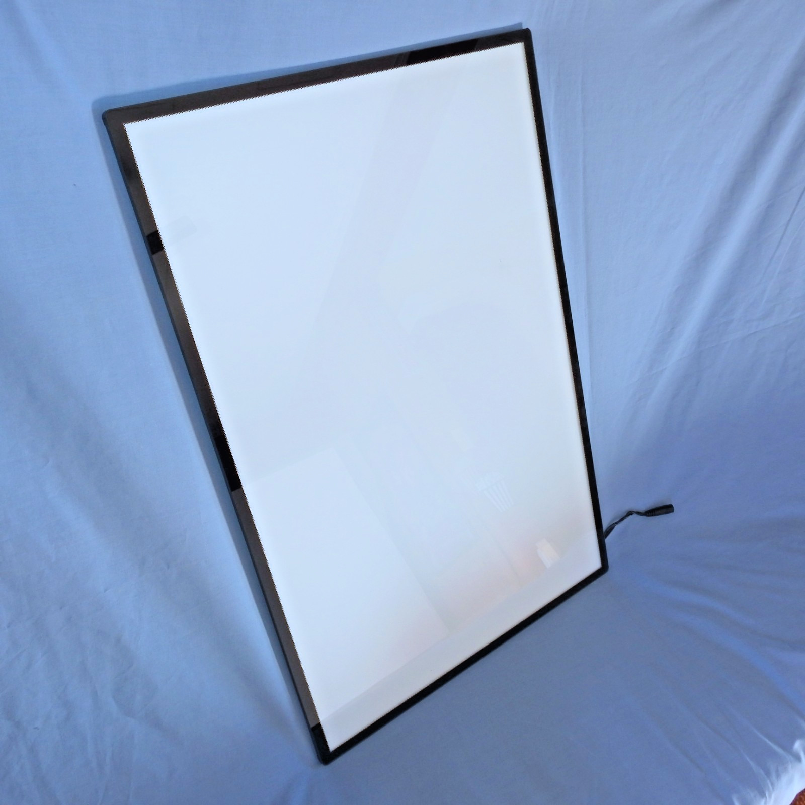 LED Poster Frame 16″ x 24″ with RF Remote – Fits 15x 23 Posters – FAST SHIPPING