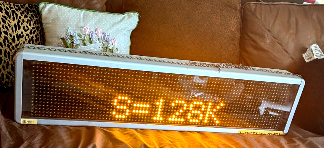 VINTAGE SIGNTRONIX PROGRAMMABLE 2 LINE LED INTERIOR SIGN 40″x 7.72″ x 4.5″