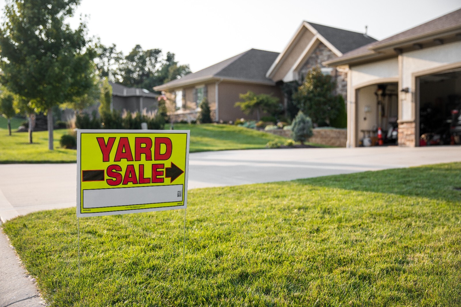 Yard Sale Sign W/ Stake, 22″ x 32″ Fully Assembled with Metal Stake, 10 pack