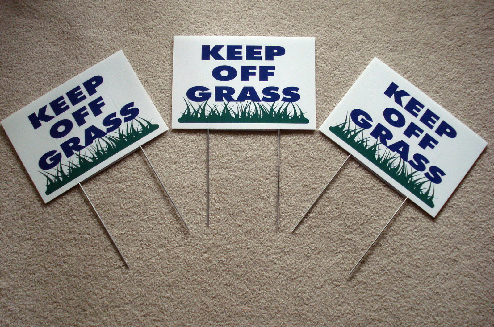 3 KEEP OFF GRASS 8″X12″ Plastic Coroplast Signs with Stakes NEW