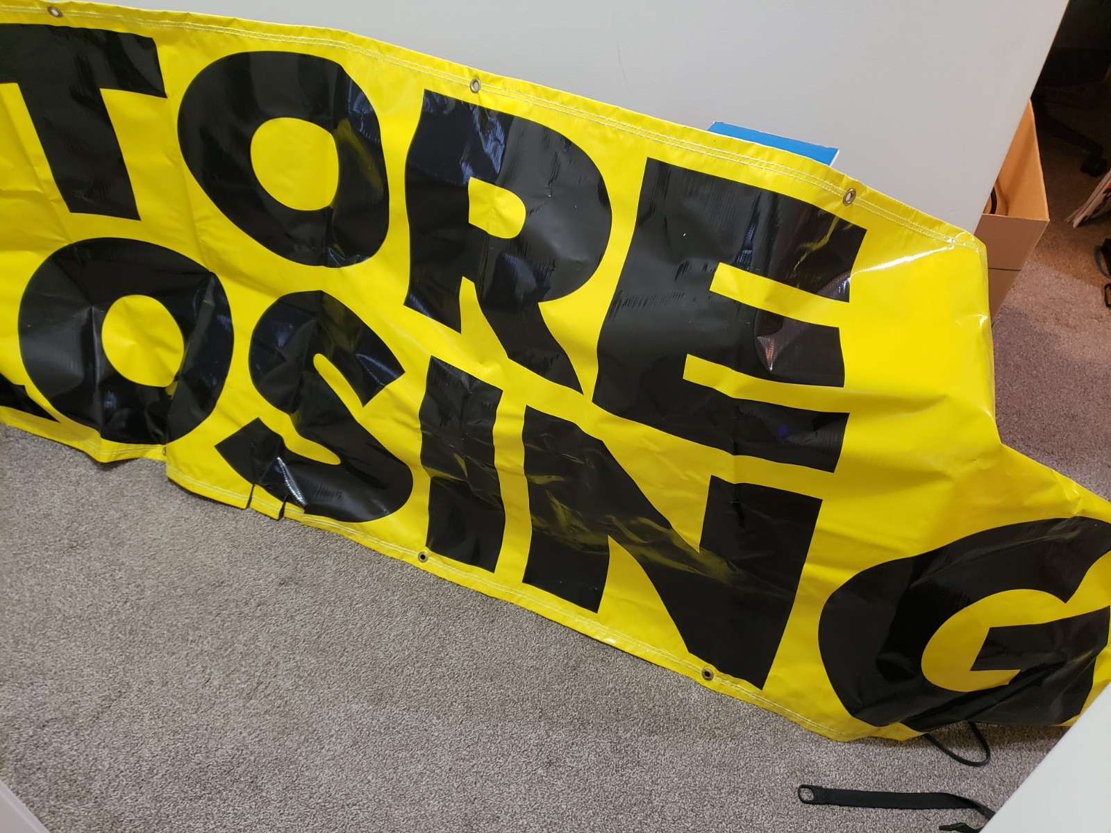 Store Closing Sign Banner Yellow 10ft x 3ft